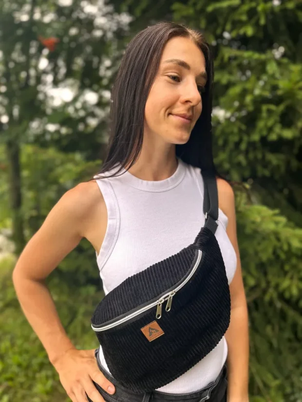 Manšestrová ledvinka černá